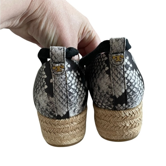 NWOB TORY BURCH Heather Ankle Wrap Satin Espadrille Wedge US 8 Black/Roccia - Picture 4 of 7